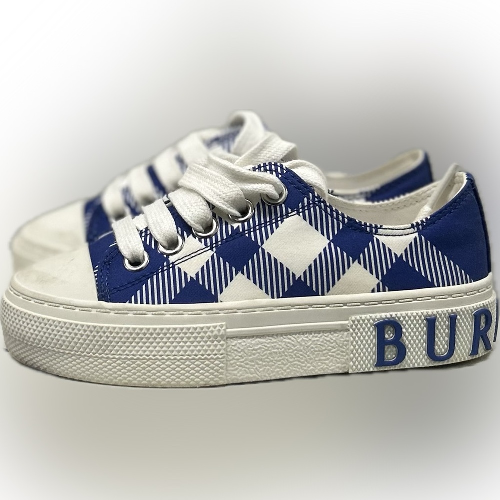Burberry Kids Sneakers in Blue and White Check